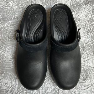 Crocs dual comfort shoes size 8